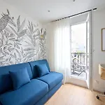 Studio Design Tout Equipe Avec Balcon