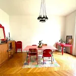 Appartement Familial Typiquement Parisien