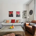 Champs-Elysees & Arc De Triomphe - Cityapartmentstay