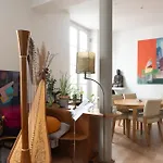 Charming Love Nest In A Pleasant Neighborhood