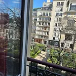Lumineux Appartement De 47M2 Dans Le 17Eme