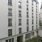 Spacious Apartment Near The Villette