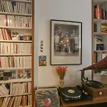 Spacious Apartment Near The Villette