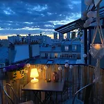 Appartement Design Proche Tour Eiffel Avec Balcon