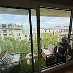 Apt Buttes Chaumont Vue Paris