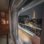 Les Amoureux De La Tour Eiffel