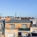 Guestready - Appartement Terrasse Vue Tour Eiffel