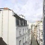 Bright And Quiet 25 M Apartment