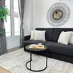 Stylish Duplex In Front Of Buttes-Chaumont
