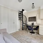 Pick A Flat\'S Apartment In Monrmartre - Rue Lepic