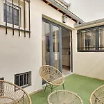 Pick A Flat\'S Apartment In Monrmartre - Rue Lepic