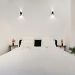 Sublime 2 Bedroom Flat In Paris