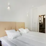 Sublime 2 Bedroom Flat In Paris