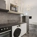 Sublime 2 Bedroom Flat In Paris