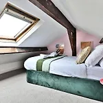 Appartement Avec Mezzanine Au Centre De Paris - II