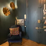 Cozy Haussmanian Flat In The Heart Of Paris