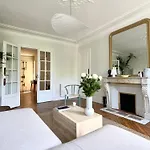 2 Bedroom Stylish Apartment Central Paris