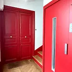 2 Bedroom Stylish Apartment Central Paris