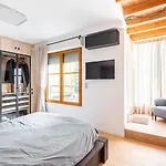 Guestready - Spacieux Apt. Avec Cour Privative