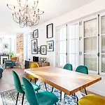 Guestready - Bright Retreat Near The Wall Of Love