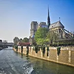 Le Marais\' Finest Luxurious Apartment