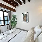 Le Marais\' Finest Luxurious Apartment