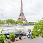 Luxury Flat Eiffel Tower View