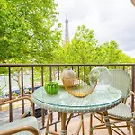 Luxury Flat Eiffel Tower View