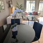 Your Parisian Hideaway - Entire Apartment