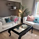 Your Parisian Hideaway - Entire Apartment