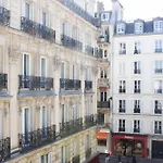 Pretty Parisian Cocoon In Rue De Levis