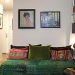 Cozy Nest Near The Marais