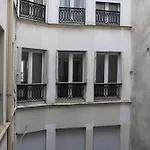 Lovely 51 M Nest In The Heart Of Paris