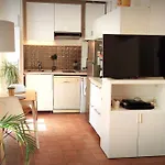 Charming 1 Bedroom In Upper Marais