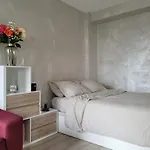 Studio Lumineux Avec Balcon