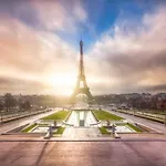 Parisian Charm Close Trocadero