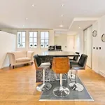 Grand Appartement Prestigieux Et Central A Paris