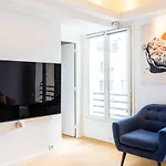 Guestready - Colourful Getaway Near Eiffel Tower