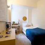 Elegant Studio Avenue Montaigne