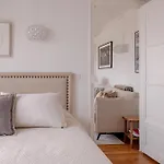 1-Bedroom Gem Eiffel Tower View, Terrace, And Ac