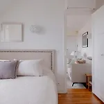 1-Bedroom Gem Eiffel Tower View, Terrace, And Ac
