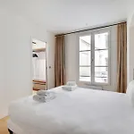 Pick A Flat\'S Apartment In Triangle D\'Or - Rue Penthievre