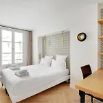 Pick A Flat\'S Apartment In Triangle D\'Or - Rue Penthievre