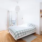 Ideally Located 2Bd Apart For 3 With Balcony&View