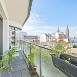 Veeve - The Transforming Terrace