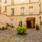 1Min Walk From Champs Elysees - Avenue Montaigne - Ac - Self-Checkin - Working Desk