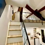 Joli Studio 18M2 En Plein Coeur Du Marais A Paris !