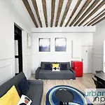 44 - Pretty 2 Bdr Flat In Paris