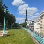 Beautiful Apartment Eiffel Tower