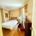 Beautiful Apartment Eiffel Tower
